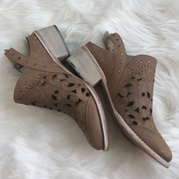 NAUGHTY MONKEY “Ms. Kali” Tan Leather Laser Cut Heeled Mule 6.5 - Picture 12 of 15